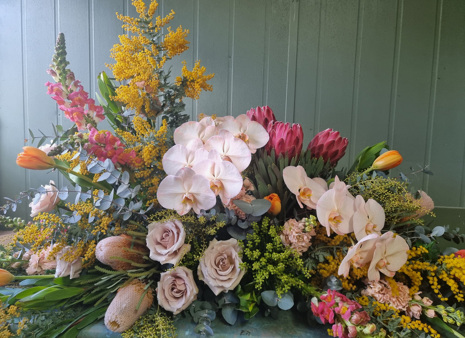 Sunshine Coast Funeral Flowers, Casket Flowers and Sympathy Flowers. Buderim Florist can take care of all your funeral flowers for you. 