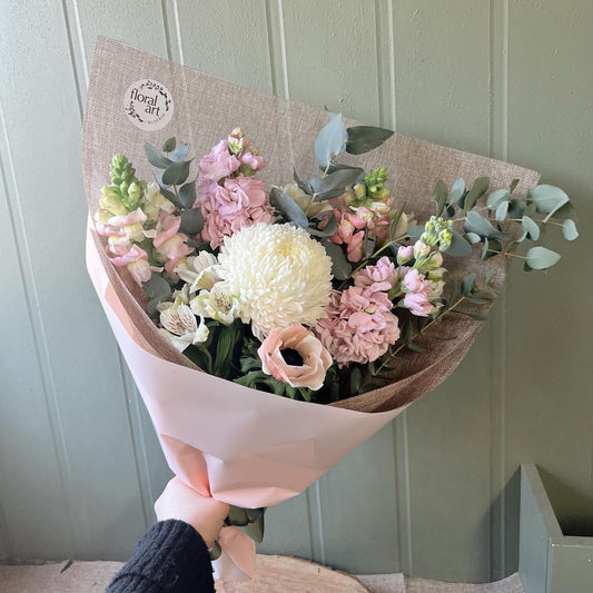 pink and white flower bouquet