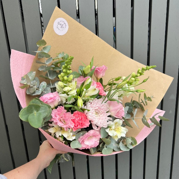 pink and white flower bouquet